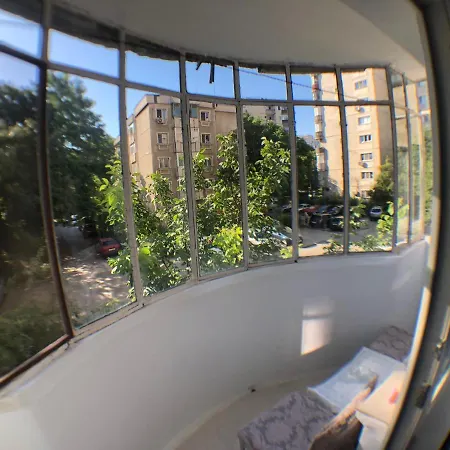 Le Garcon De Cristina, Spacious *